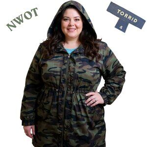NWOT Torrid Plus Size 4 (26/4X) Camo Anorak Windbreaker Jacket